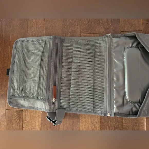 Portable changing pad - Picture 3 of 6